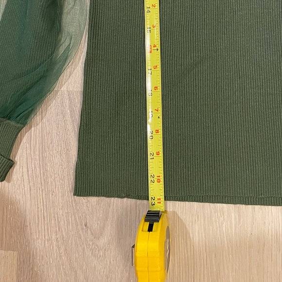 Green turtleneck sweater with tulle sleeves - Picture 9 of 10